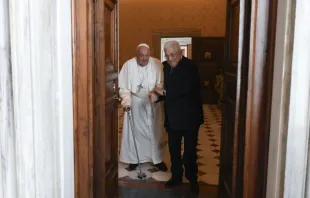 Papa Francisco recebe hoje (12) no Vaticano o líder palestino, Mahmoud Abbas, para conversar sobre a crise humanitária em Gaza e as perspectivas de paz na Terra Santa.