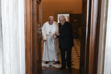 Papa Francisco recebe Mahmoud Abbas no Vaticano