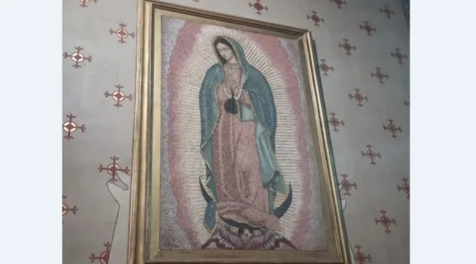 Imagem de Nossa de Guadalupe na catedral de Notre Dame de Paris ?? 