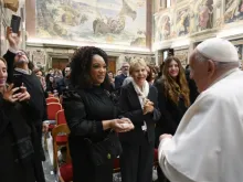 Papa Francisco recebe no sábado (14) participantes do concerto de Natal do Vaticano 2024 na Sala Clementina, no Vaticano.