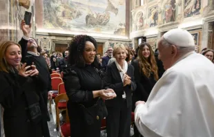 Papa Francisco recebe no sábado (14) participantes do concerto de Natal do Vaticano 2024 na Sala Clementina, no Vaticano.