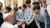 Protejam sua autenticidade e dignidade no trabalho, diz papa Francisco a jovens