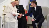 Papa divulga oração para ter senso de humor em encontro com Emmanuel Macron