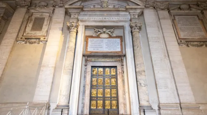 Porta santa da basílica de São Pedro ?? 