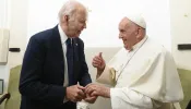 Biden vai se reunir com o papa Francisco em janeiro para discutir paz