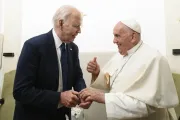 Papa Francisco se encontra com o presidente dos EUA, Joe Biden, depois de sessão em cúpula do G7 na Apúlia, Itália, em 14 de junho de 2024.