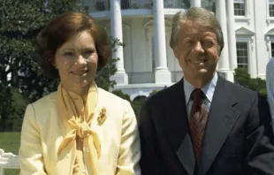 O ex-presidente dos EUA, Jimmy Carter, com sua mulher Rosalynn na Casa Branca, em Washington D.C., EUA.