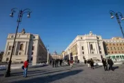 Turistas na Piazza Pia, em frente ao Vaticano, no Jubileu da Esperança, em 31 de dezembro de 2024.