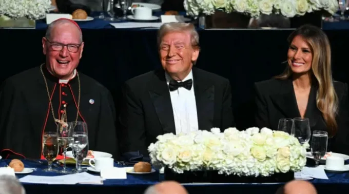 Casal Trump e dom Dolan em jantar anual da Fundação Memorial Alfred E. Smith ?? 