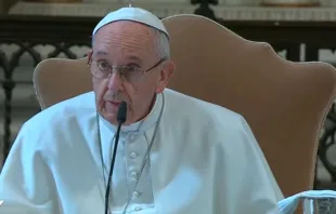 Papa Francisco em São João de Latrão com os sacerdotes. Captura de Youtube