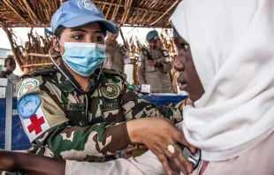 Forças da ONU proporcionam ajuda no Sudão.