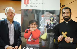 Javier Menéndez Ros, diretor de Ajuda à Igreja que Sofre na Espanha (à direita) e Pe. Naim Shoshandy, sacerdote sírio- católico.