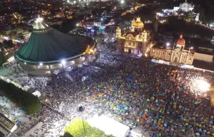 Basílica de Guadalupe e arredores na noite de 11 de dezembro.