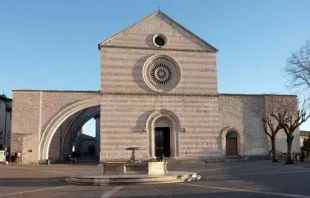 Basílica de Santa Clara em Assis.