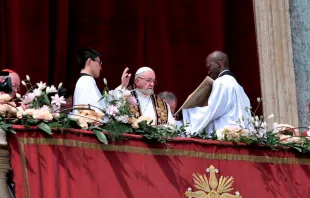 Papa Francisco pronuncia a Mensagem Pascal no Vaticano 