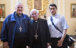 Cardeal Antonio Cañizares (centro), Dom Adelio Pasqualotto, Vigário Apostólico de Napo (Equador) (esquerda) e sacerdote equatoriano José Vicente Yanangómez (direita).