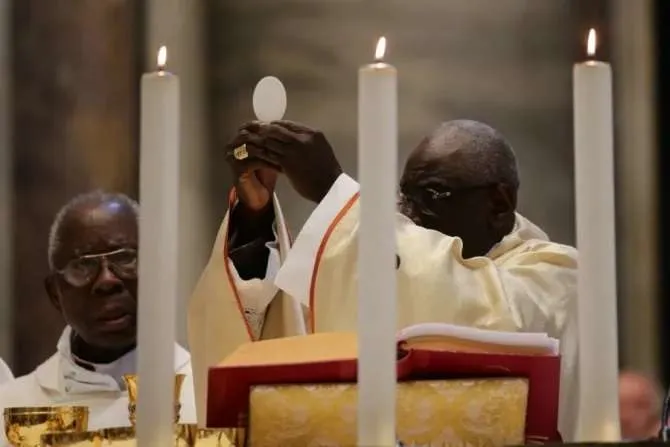 Cardenal Sarah viaja a México para realizar curso de actualización para sacerdotes