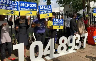 Manifestação de CitizenGO do lado de fora da Cúpula de Nairóbi.