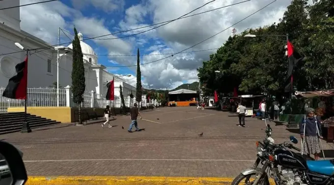 Dictadura-banderas-sandinistas-catedral-Matagalpa-Nicaragua-26062023.jpg ?? 