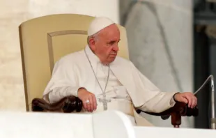 Papa Francisco na praça São Pedro.