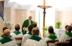 Papa Francisco na capela da Casa Santa Marta.