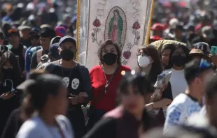 Fiéis na Basílica de Guadalupe