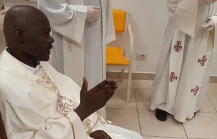 Padre Livinus Esomchi +. Crédito: Vatican News