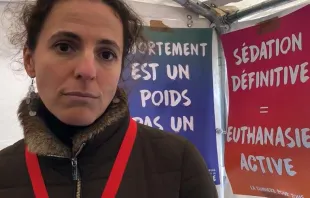 Madeleine, enfermeira francesa durante a manifestação pela vida em Paris (França).