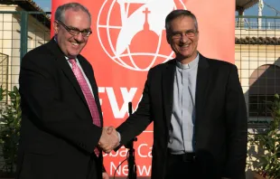 Michael Warsaw, da EWTN, e Mons. Dario Viganò, da Secretaria para a Comunicação do Vaticano.