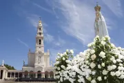 Imagem de Nossa Senhora de Fátima no Santuário mariano de Portugal