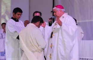 Arcebispo de Monterrey, Dom Rogelio Cabrera, ordenou Pe. Gabirel Zul Mejía no Centro de Reabilitação Social (CERESO) de Apodaca.