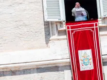 Papa durante a oração do Ângelus.