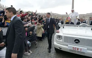 Papa Francisco na Praça de São Pedro.