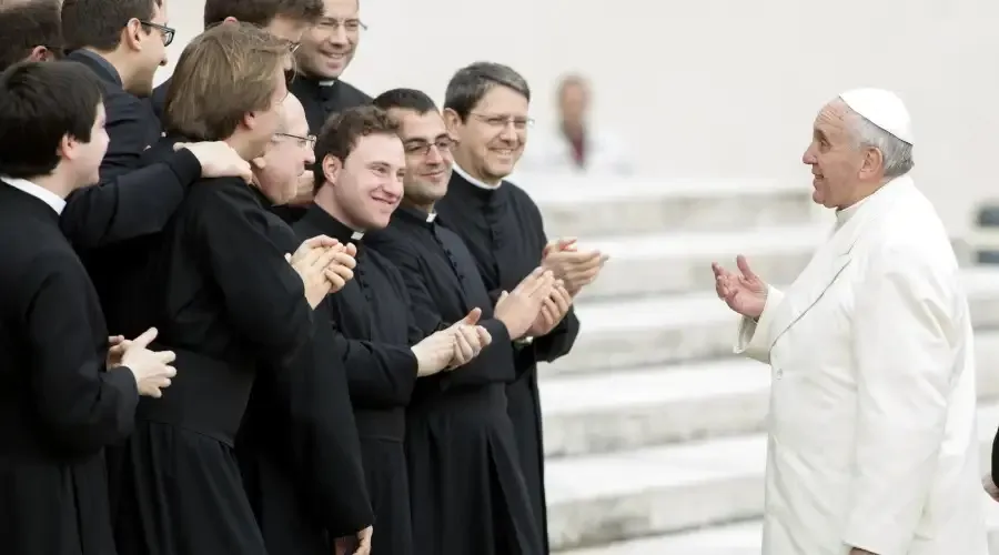 Depois da alta, Papa agradece carinho e pede orações por doentes