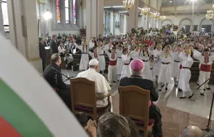 Papa Francisco com a comunidade católica na Bulgária.