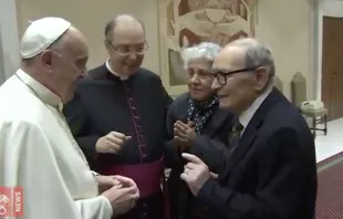 Papa Francisco com Ennio Morricone em 2016.