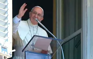 Papa Francisco reza o Ângelus na festa da Assunção. Captura YouTube 