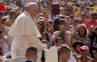 Papa Francisco na Praça de São Pedro.