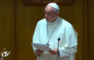 Papa Francisco pronuncia seu discurso.