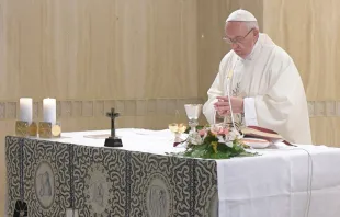 Papa Francisco celebra Missa na Casa Santa Marta.