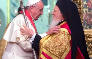 Papa Francisco com o Patriarca Bartolomeu em 2016.