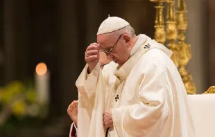 Imagem referencial. Papa Francisco em oração.