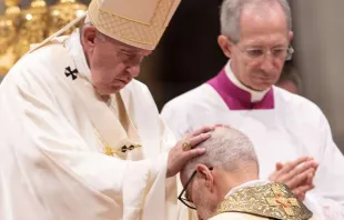 Papa Francisco ordena bispo Michael Czerny.