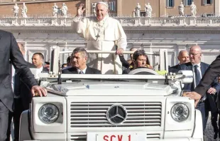 Papa Francisco na Praça de São Pedro.