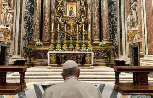 Papa Francisco visita a Basílica de Santa Maria Maior após sua viagem apostólica à África