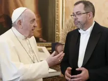 O papa Francisco recebeu hoje (7) o novo embaixador da Ucrânia junto à Santa Sé, Andrii Yurash, no Palácio Apostólico do Vaticano.