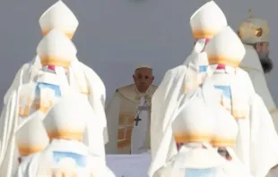 Imagem do Papa Francisco na missa de domingo, 30 de abril, em Budapeste