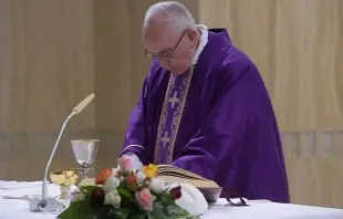 Papa Francisco celebra Missa na capela da Casa Santa Marta.