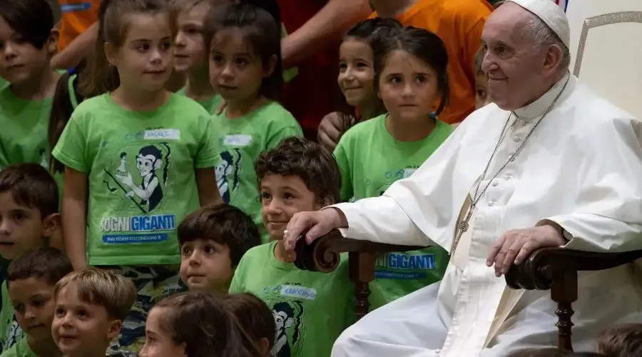 Papa aos jovens: não tenham medo, a Igreja e o mundo precisam de vocês