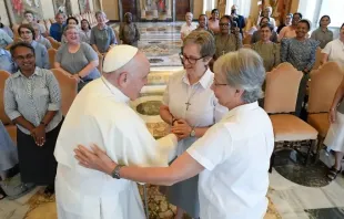 O papa com as Missionárias Claretianas de Maria Imaculada.